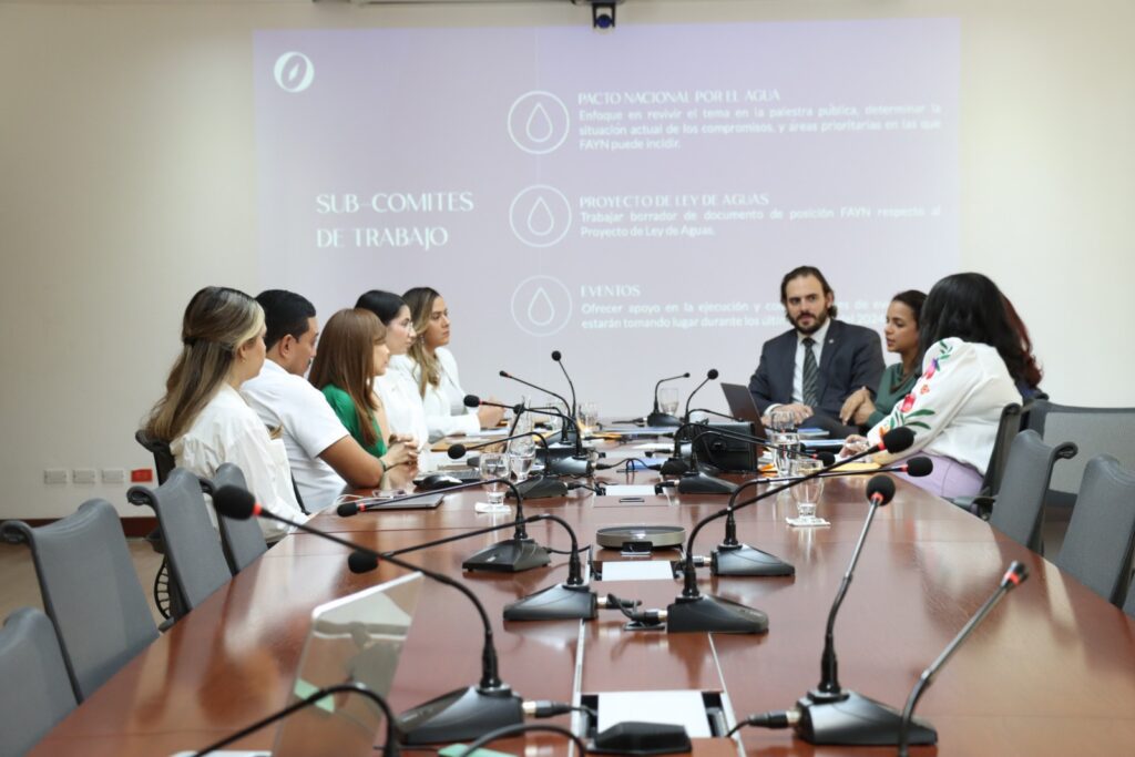 Se realizó la última reunión del año del Comité Asesor de Comunicaciones, con la participación de representantes de la Fundación Popular, Corporación Zona Franca Santiago, FONDESA, Cooperativa La Altagracia y Blue Compass Consulting. En la sesión, se definieron las estrategias de comunicación, visibilidad y posicionamiento que serán implementadas en 2025.