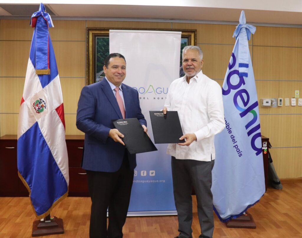 Se firmó un acuerdo de cooperación interinstitucional entre el Fondo Agua Yaque del Norte y la Empresa de Generación Hidroeléctrica Dominicana (EGEHID) para la ejecución de acciones de conservación y restauración agroforestal, así como programas de educación ambiental. Como parte del convenio, se contempla la restauración de 50 hectáreas, beneficiando a más de 600 personas que dependen del agua del río Yaque y sus afluentes.