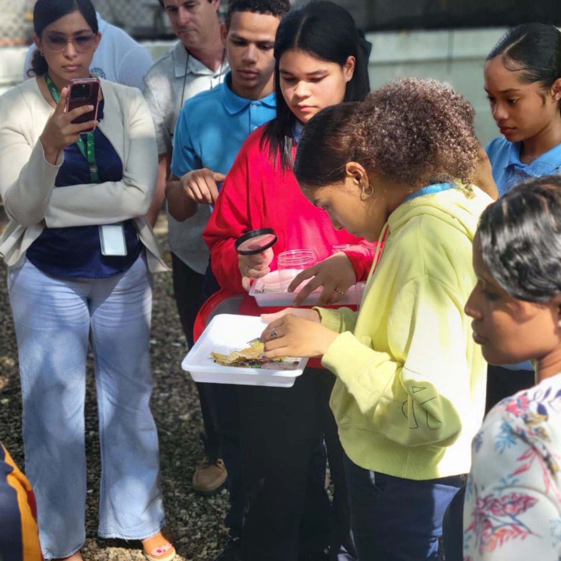 Innovación en biomonitoreo y educación ambiental para la gestión del agua
